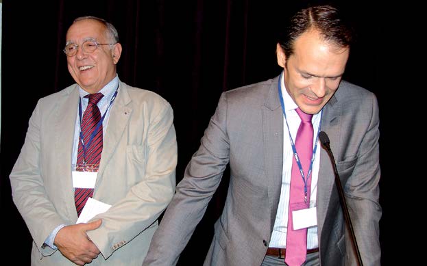 À gauche, Jean-Paul Louis, PU-PH, ancien doyen de la faculté de Nancy, félicité par Bernard Schweitz, président de la SOP.
